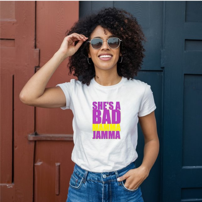 Camiseta Es una mala mamma jamma retro (Subido por el creador)