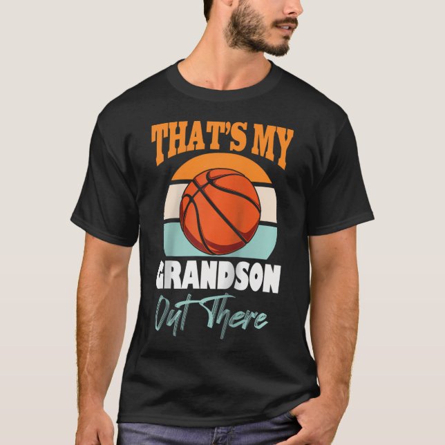 Camiseta Esa Es Mi Abuela Ahí Fuera La Abuela De Baloncesto (Anverso)