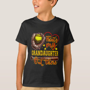 Camiseta Esa es mi nieta ahí fuera. Abuela de Softball