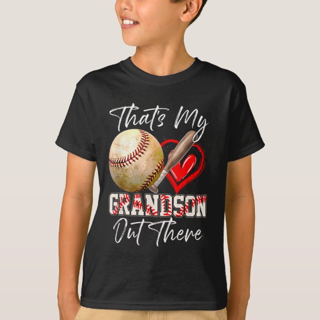 Camiseta Esa es mi nieto ahí fuera, abuela de béisbol. (Anverso)