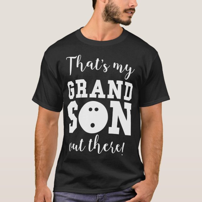 Camiseta Esa es mi nieto ahí fuera, abuelita de boliche (Anverso)