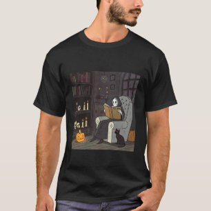 Camiseta Escena de Lector Fantasmagórico con Gato y Calabaz
