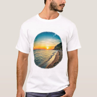 Camiseta Escenario de playa natural con color de atardecer 