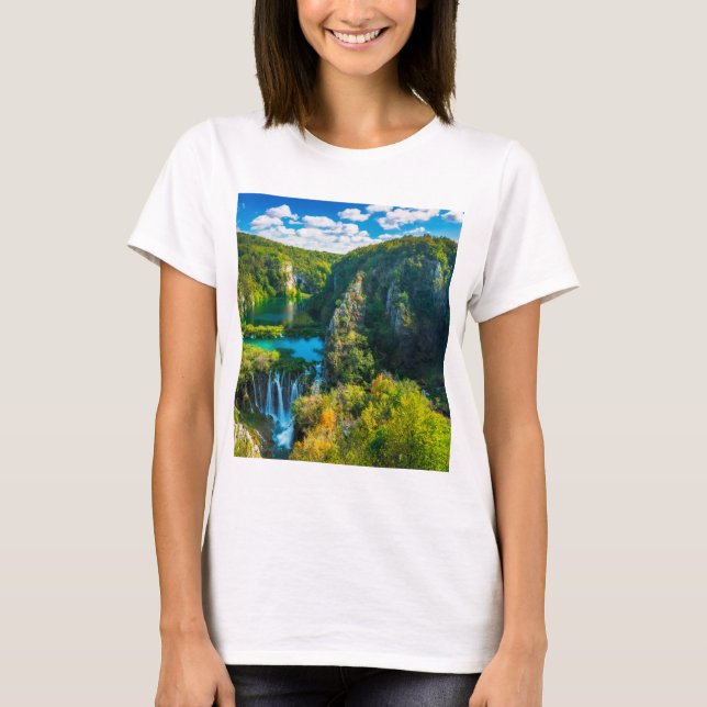 Camiseta Escenario elegante de cascada, Croacia (Anverso)