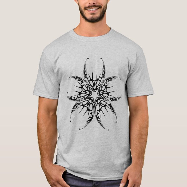 Camiseta Escorpión tribal - Diseño negrita de arte en línea (Anverso)
