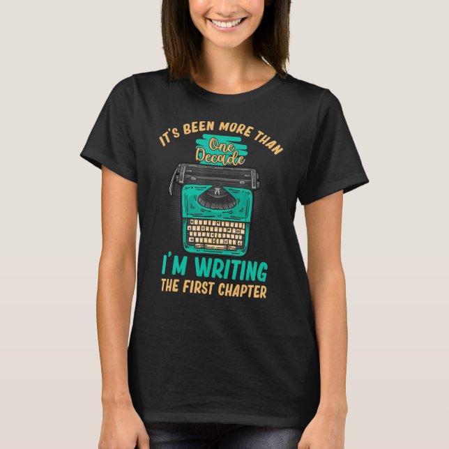 Camiseta Escribiendo Mi Primer Capítulo Escritor De Libros  (Anverso)