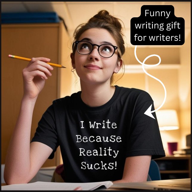 Camiseta Escribo Porque La Realidad Se Encanta De Un Gracio (I Write Because Reality Sucks T-Shirt. Funny writing pun. A great gift for writers & story tellers .)