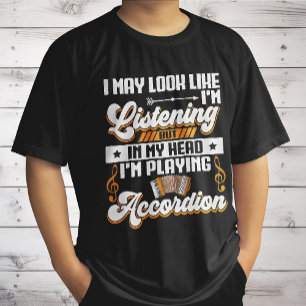 Camiseta Escuchando divertida en mi cabeza estoy jugando ac