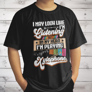 Camiseta Escuchando divertida en mi cabeza estoy jugando Xi