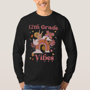 Camiseta Escuela Groovy Retro Boho Rainbow de 12° grado de