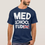Camiseta Escuela Med - Escuela de Medicina Funny Stud<br><div class="desc">Med School Student Stud Funny Medical School pediatra,  enfermería,  camisa pediatra,  navidades,  papi,  médica,  padre,  chica,  enfermera de icu,  nicu,  enfermera,  enfermero,  enfermera pediátrica,  vestimenta pediatra,  regalo pediatra,  profesión,  estetoscopio,  ambulancia,  aniversario,  asombroso,  bebés,  bebé,  soltera,  gran</div>