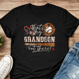 Camiseta Ese es mi nieto ahí afuera Abuela de béisbol