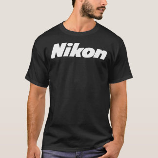 Camiseta Esencial para el material de promoción con el logo