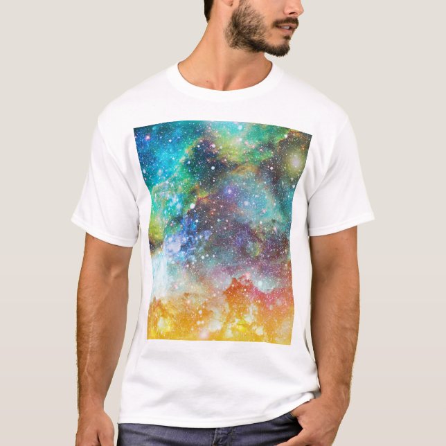 Camiseta Espacio futurista, fondo nebuloso estrellado. (Anverso)