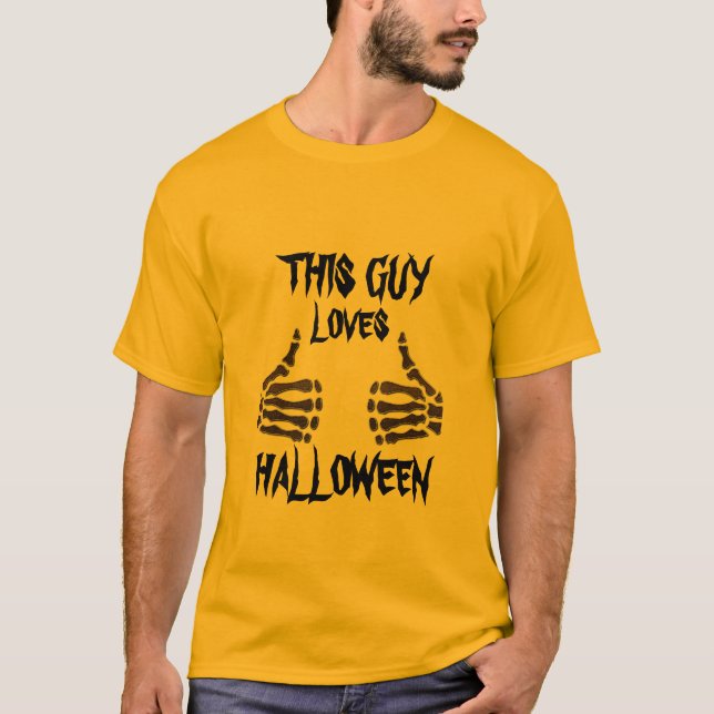 Camiseta espantoso, este tipo ama a halloween. (Anverso)