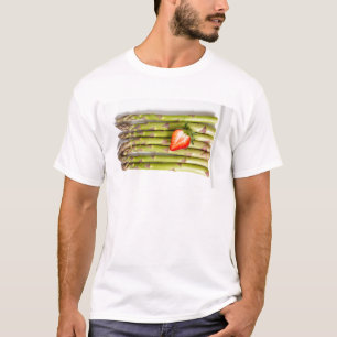 Camiseta Espárrago verde con vista superior de fresas