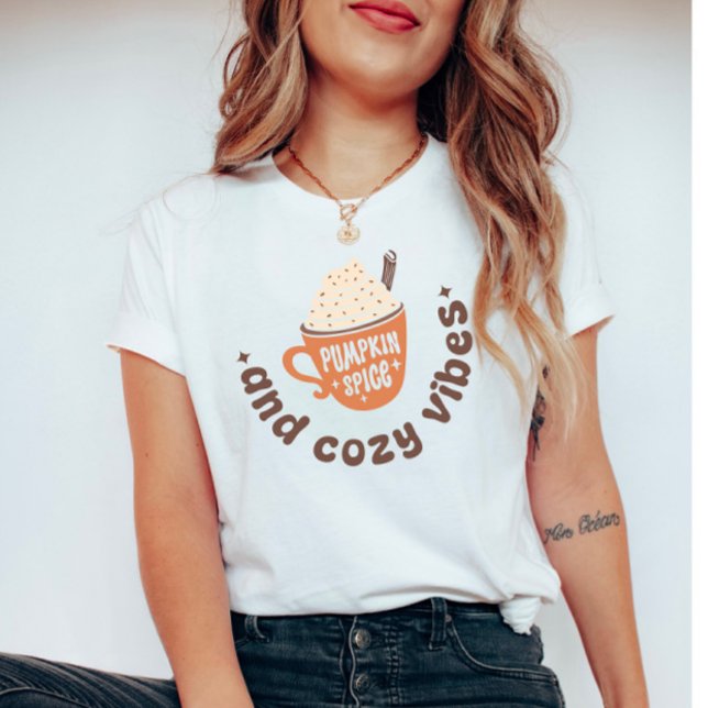 Camiseta Especias de calabaza y vibraciones acogedoras (Subido por el creador)