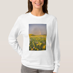 Camiseta Espectacular prado de flores silvestres al amanece