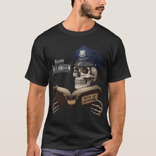 Camiseta Espeluznante policía leyendo libro de horror (Anverso)