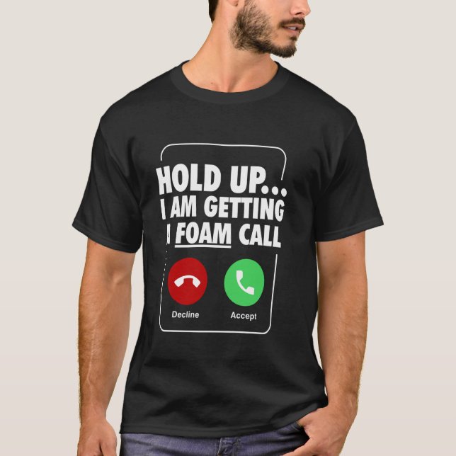 Camiseta Espera, estoy recibiendo una llamada de Foam (Anverso)