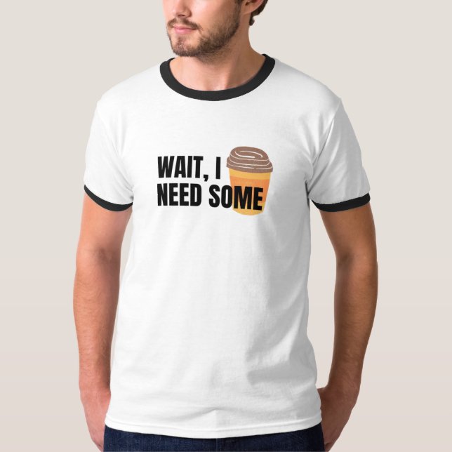 Camiseta Espera, Necesito Café – Diseño Divertido de Frase  (Anverso)