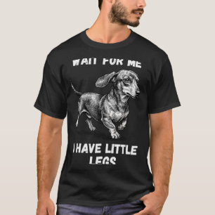 Camiseta Espera, tengo piernas pequeñas Cachorro de salchic