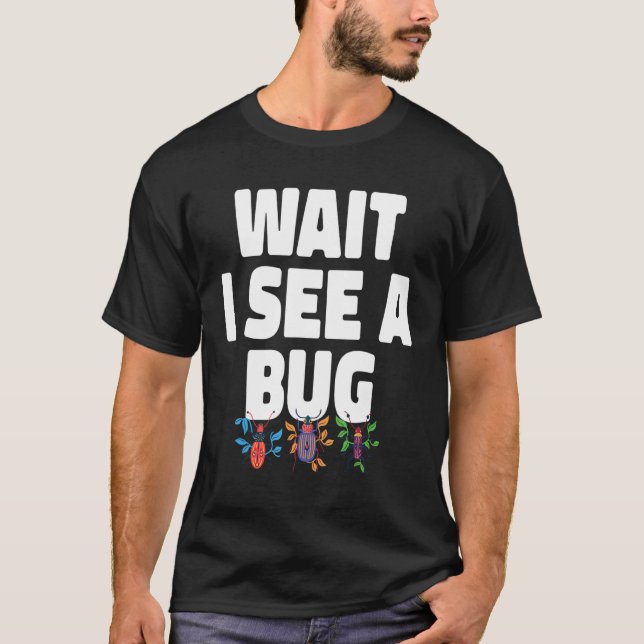 Camiseta Espera, veo un insecto  Entomología de insectos (Anverso)