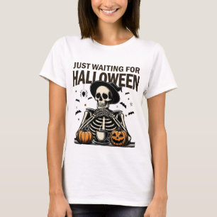 Camiseta Esperando el esqueleto de Halloween Beber café