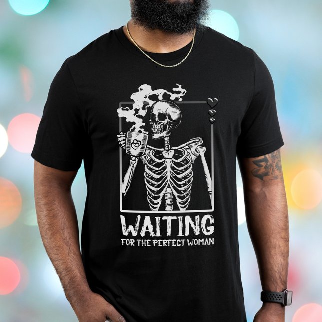 Camiseta Esperando Por El Esqueleto De La Mujer Perfecta (Subido por el creador)