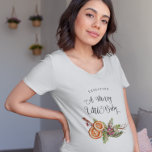 Camiseta Esperando Un Navidad De Bebé Con Mora<br><div class="desc">Diseño rústico de camisetas de vacaciones para una madre embarazada con ilustracion acuarela de Navidades botánicos y especias. El texto dice "esperando un pequeño y alegre bebé".</div>