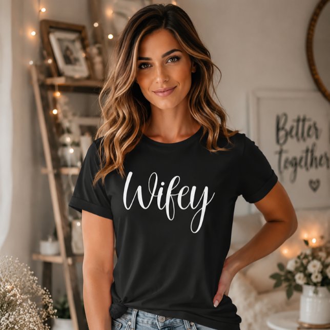 Camiseta Esposa Blanco Moderno Script Negro Mujer (Subido por el creador)