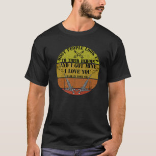 Camiseta Esposa de artillería de campo orgullosa militar na