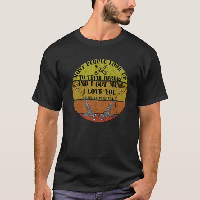 Camiseta Esposa de artillería de campo orgullosa militar na (Anverso)