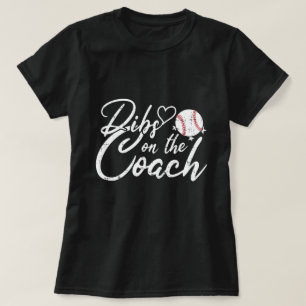 Camiseta Esposa de Entrenador de Béisbol Tiene Preferencia 