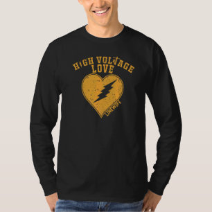 Camiseta Esposa de liniero de amor de alto voltaje Amigas L