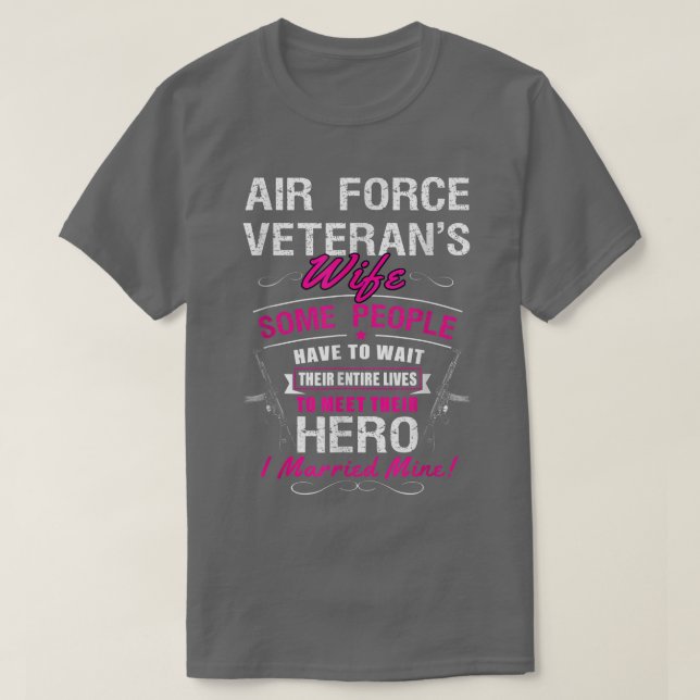 Camiseta Esposa de un veterano de la Fuerza Aérea algunas p (Diseño del anverso)