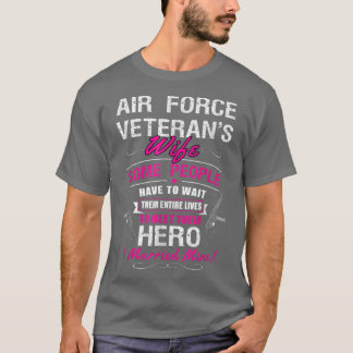 Camiseta Esposa de un veterano de la Fuerza Aérea algunas p