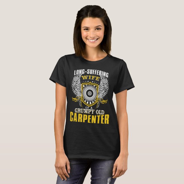 Camiseta Esposa De Un Viejo Carpintero Gruñón Que Ha Sufrid (Anverso completo)