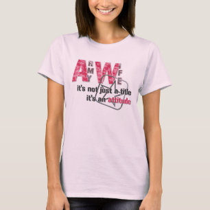 Camiseta Esposa del ejército no apenas un título