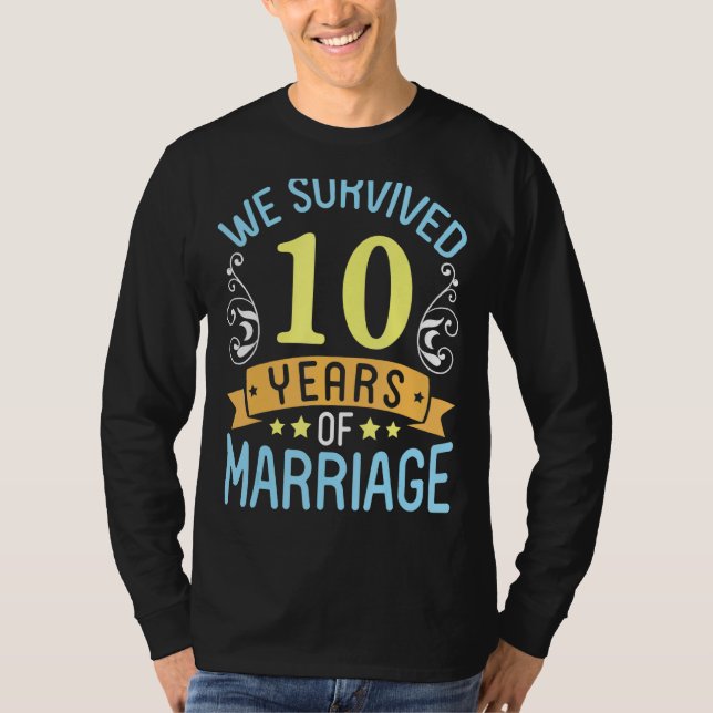 Camiseta Esposa Esposa Sobrevivimos A 10 Años De Matrimonio (Anverso)