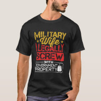 Esposa Militar Graciosa Al Mal De La Propiedad Gub