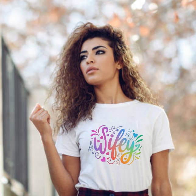 Camiseta Esposa Moderno Script Multicolor Blanco Mujer (Subido por el creador)