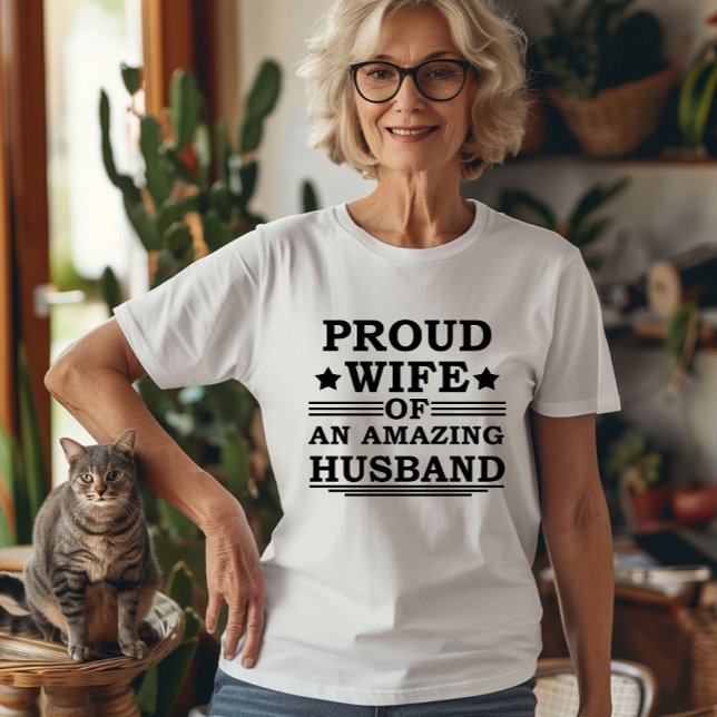 Camiseta esposa orgullosa de un marido increíble (Subido por el creador)