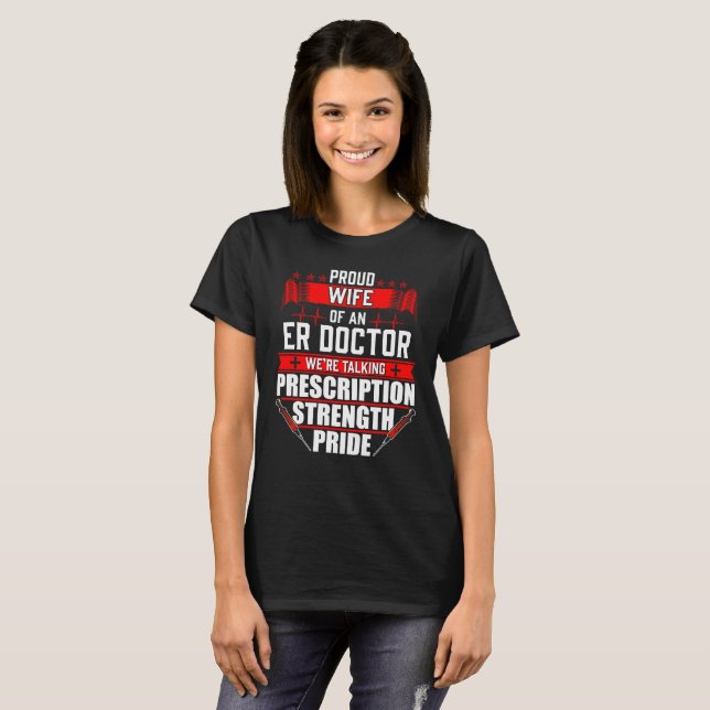 Camiseta Esposa orgullosa de un Médico de urgencias (Anverso completo)
