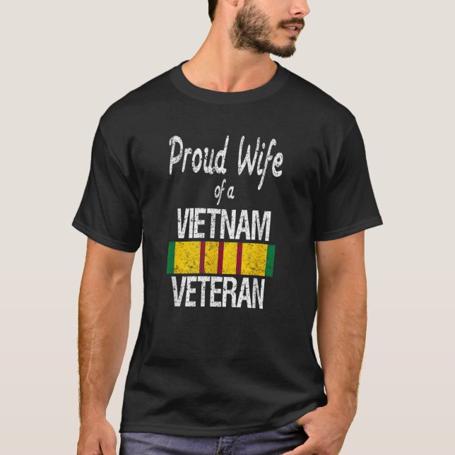 Camiseta Esposa orgullosa de una insignia vietnamita de ser (Anverso)