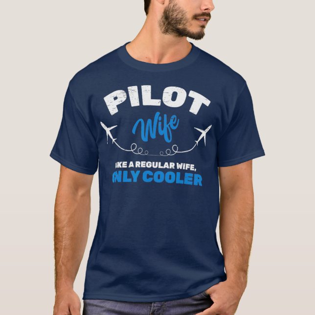 Camiseta Esposa Piloto Como Una Esposa Regular Solo Un Avió (Anverso)