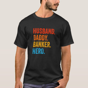 Camiseta Esposo masculino Papi banquero héroe financiero