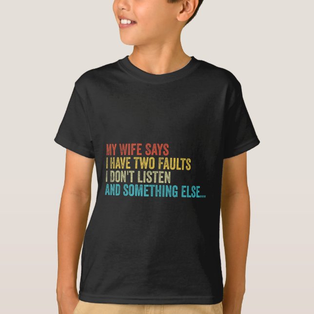 Camiseta Esposo - Mi Esposa Dice Que Tengo Dos Fallos Que N (Anverso)