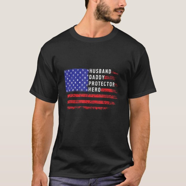 Camiseta Esposo Papi Protector Hero Retro La Bandera Estado (Anverso)