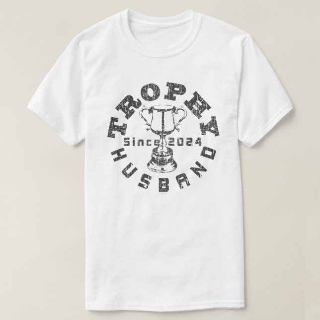 Camiseta Esposo Trofeo Desde 2024 (Diseño del anverso)